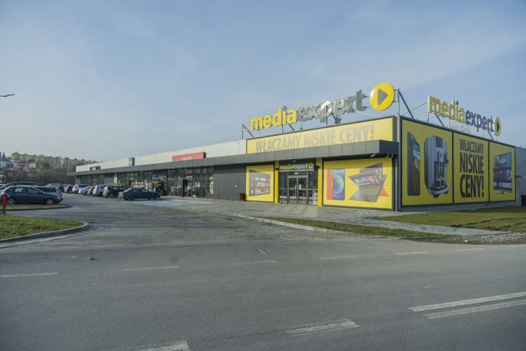 Realizacja PRO-INVEST - montaz okien, drzwi i fasad aluminiowych nr 17