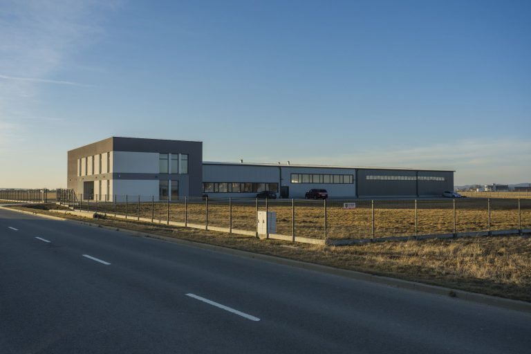 Realizacja PRO-INVEST - montaz okien, drzwi i fasad aluminiowych nr 21