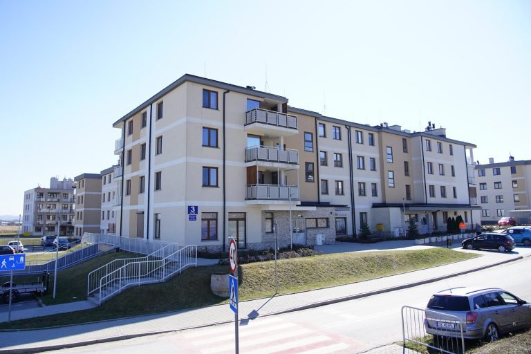 Realizacja PRO-INVEST - montaz okien, drzwi i fasad aluminiowych nr 24